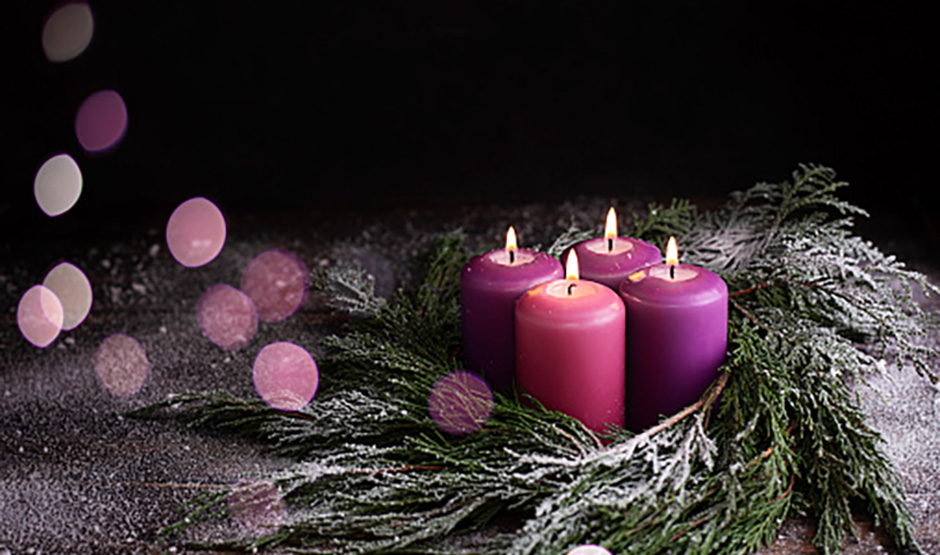 Advent wreath with three purple and one pink candle
